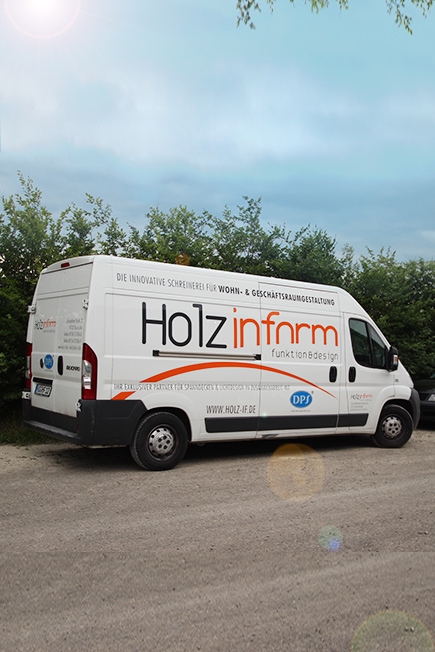 Holz in Form Firmenwagen